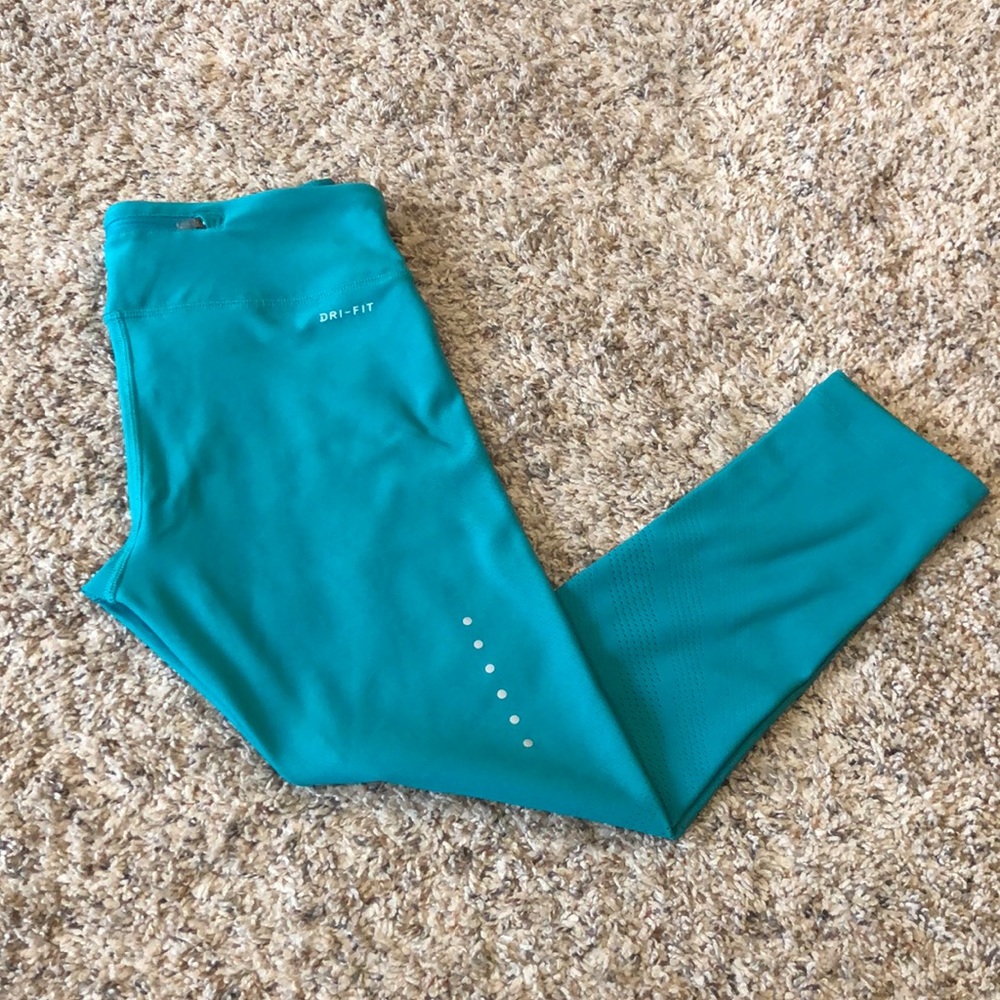 Nike running cropped tights. Like new! Sz small